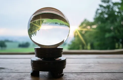 Doe een voorspelling, wat zie jij in je glazen bol?