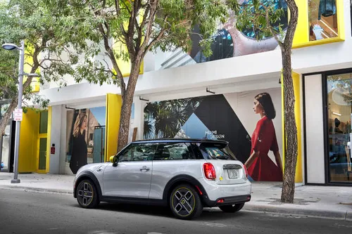 MINI Electric meets Miami, Fashion &amp; Style