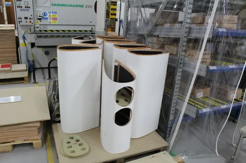 De speakers al wat voorgevormd.