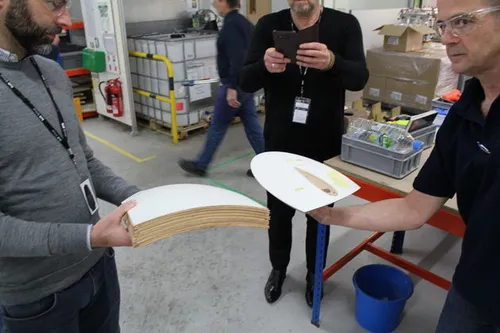 Het gebruikte beukenhout bestaat uit meerdere lagen.