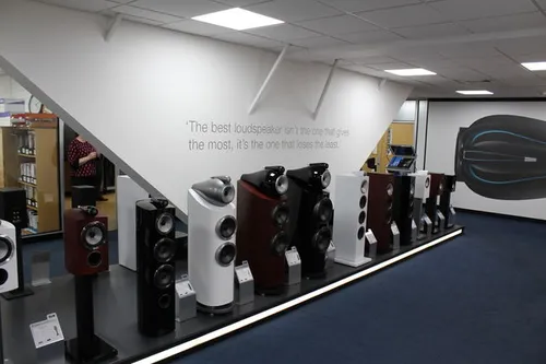 Een aantal modellen van Bowers &amp; Wilkins op een rijtje.