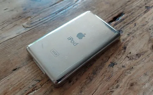 Mijn iPod uit 2005 werkt na 17 jaar nog prima.