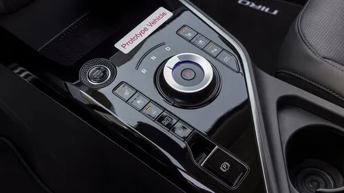 Mochten we twijfelen, we rijden hier in Noorwegen in een prototype