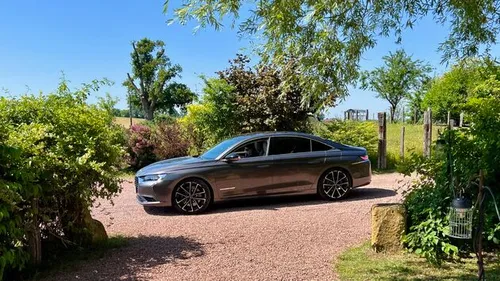 Een vluchtige ontmoeting tussen La Colline du Colombiers en de DS9