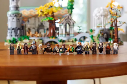<i>Alle 15 minifigs, herken jij ze?</i>