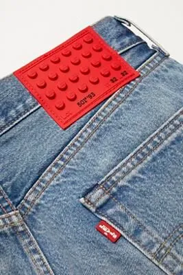 <em>Een voorbeeld van het leren detail aan de achterkant van de jeans<\/em>