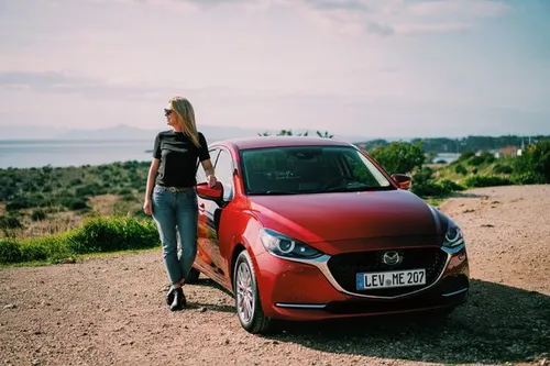 <em>Wij hebben de vernieuwde Mazda2 getest in de omgeving van het zonnige Athene<\/em>
