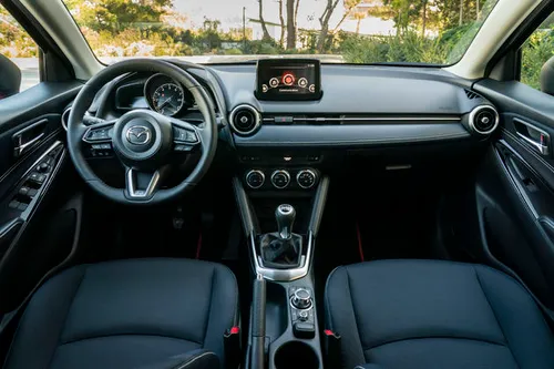 <em>Interieur van de vernieuwde Mazda2<\/em>