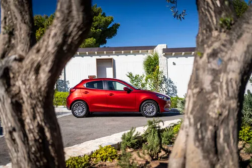 Mazda2 soul red crystal