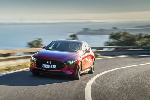 Mazda3_HB_SoulRedCrystal_Action (3)