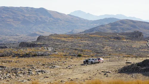 In dit fenomenale landschap rijden we met de nieuwe L200