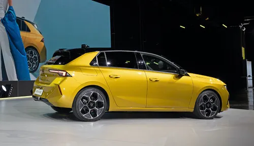 Opel Astra vanaf 2022 op de weg