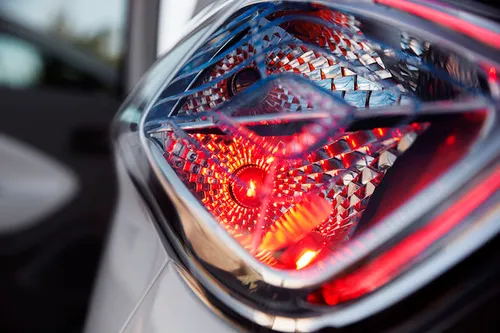 De achterlichten zijn een waar kunststuk