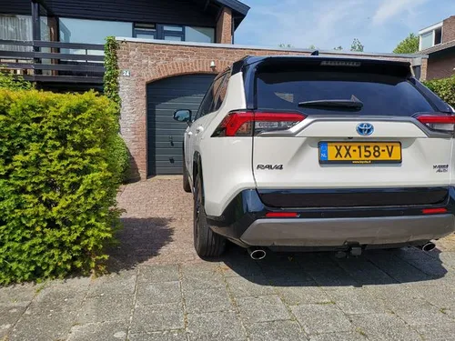 <i>Thuis voor de deur hoef je dus niet niet te stekkeren.</i>