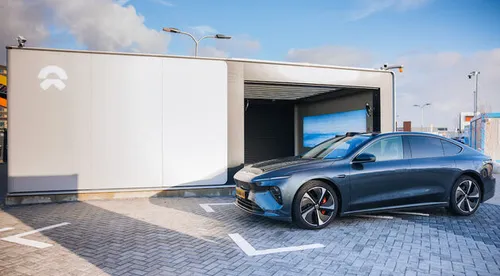 Nio klanten kunnen hun lege accu omwisselen bij speciale accuwisselstations.