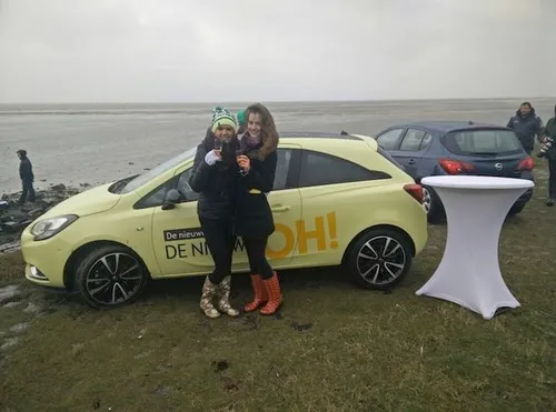 Champagne &amp; Oesters met onze Opel Corsa!