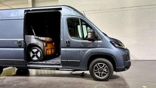Opel Fun, de nieuwe Opel Movano Electric met een Opel Rocks inside