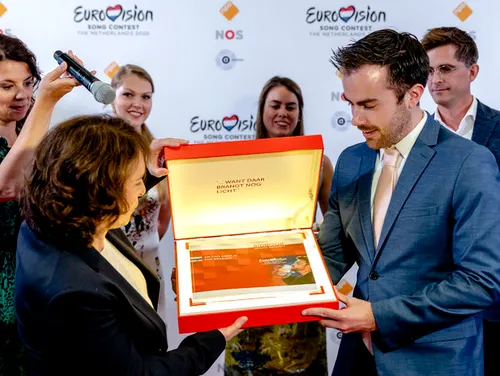 <em>Overhandiging bidbook door Den Bosch<\/em>