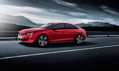 De nieuwe Peugeot 508 First Edition verkrijgbaar in Rouge Ultimate en Dark Blue