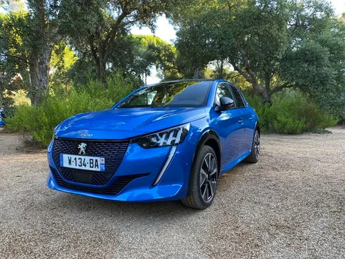Peugeot_e208_Blue_3