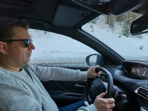 Comfortabele reisauto met het opvallende kleine stuur!