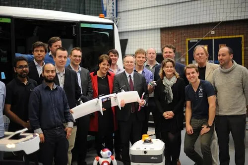 Pierre-Nanterme-chairman-and-CEO-of-Accenture-visit-to-RoboValley