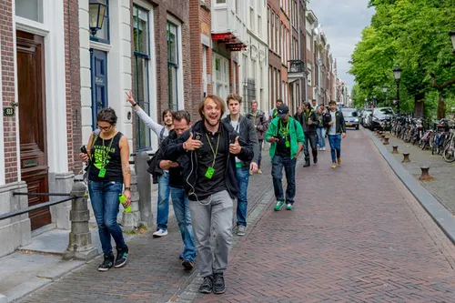 Players_walking_in_Utrecht