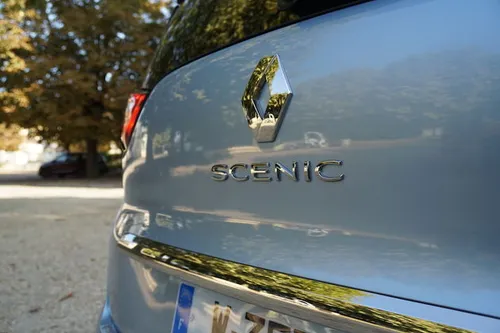 renault_Scenic_2017_9