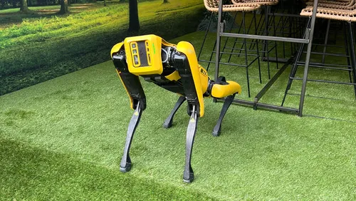 Een robothond aan de ontbijttafel, niet denkbaar maar wel realiteit