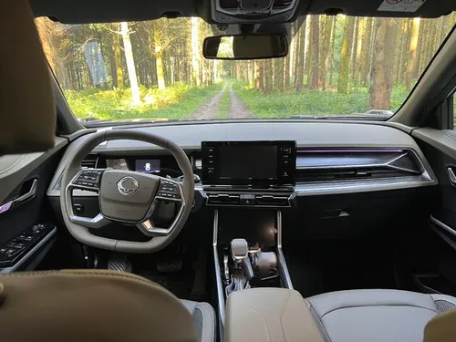 ​SsangYong-Torros-interieur.J