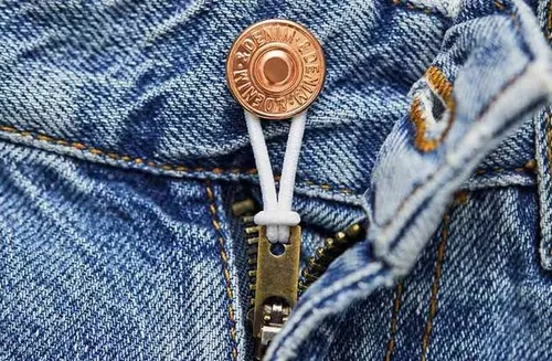 <em>Een spijkerbroek met kapotte rits hoeft niet meteen weggegooid te worden.<\/em>