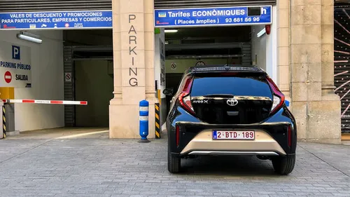 Toyota_Aygo_X_cross_01