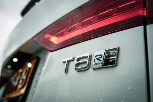 v60 logo t8 r design
