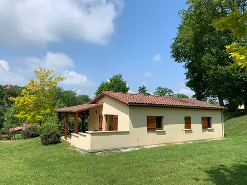 <em>De vakantiewoning die te koop staat ligt heel vrij<\/em>