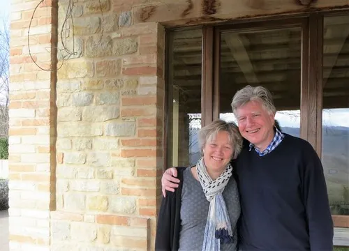 <del><\/del>Eigenaren Alex en Ineke voor hun Italiaanse Casa Edda.