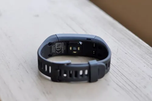 Garmin v\u00edvosmart HR met hartslagmeting op de pols