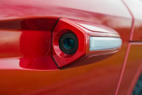 Maar een camera die alles achter de auto zichtbaar maakt op een display.