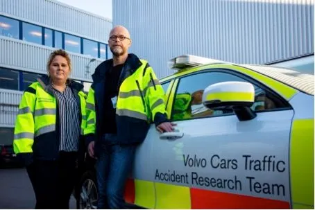 <i>Anna en H\u00e5kan van het Volvo Accident Research Team in Zweden. </i>