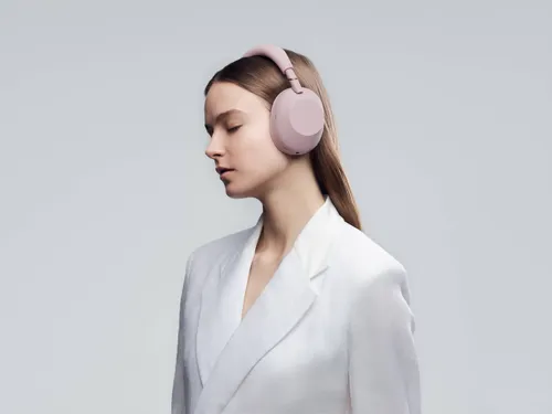 WH-1000XM6_SandPink_Lifestyle_HeroImage-Large (1)