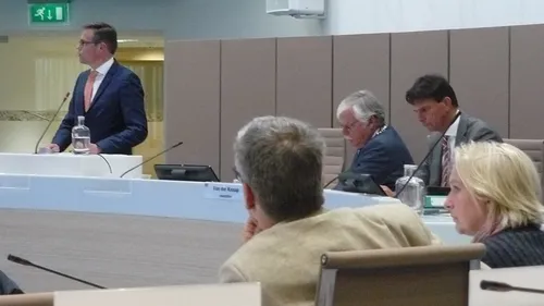 arnold versteeg aan het woord