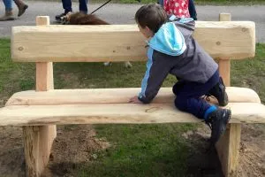 bankje plaggenstekerspad met kind crop 1 300x200