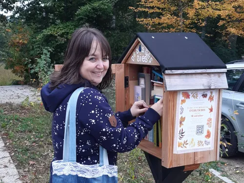 Cynthia_130e_minibieb_RECHTENVRIJ