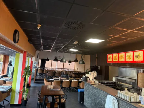 Binnen geniet je van Italiaanse sferen met een kijkje in de keuken.