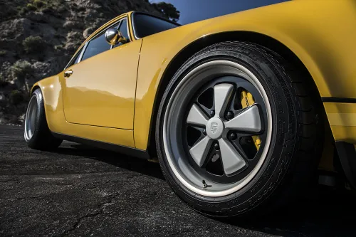 25 singer 911 aurora