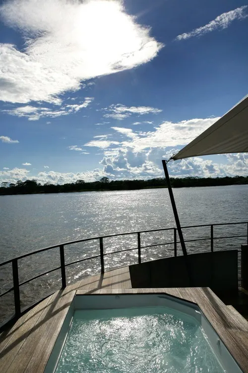 aria amazon jacuzzi