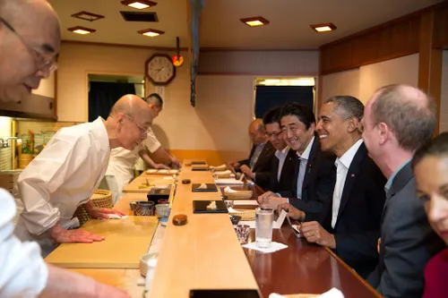 barack obama and shinzo abe at sukyabashi jiro april 2014 1024x683