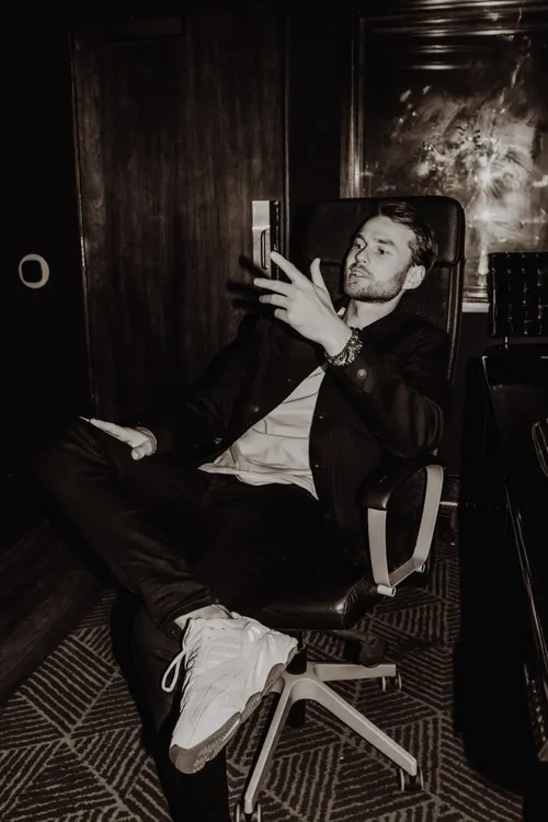 chasin ego 219a photo 44 683x1024