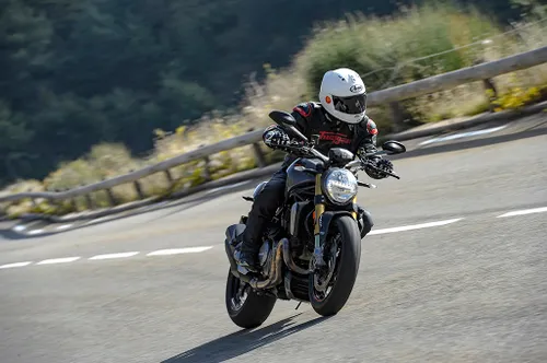 ducati monster 1200 s action 14