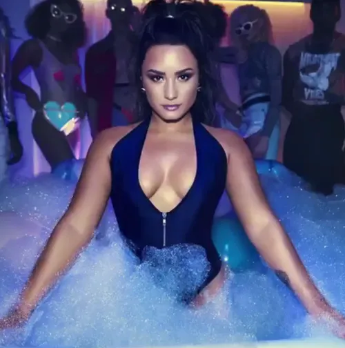 fhm demi lovato02