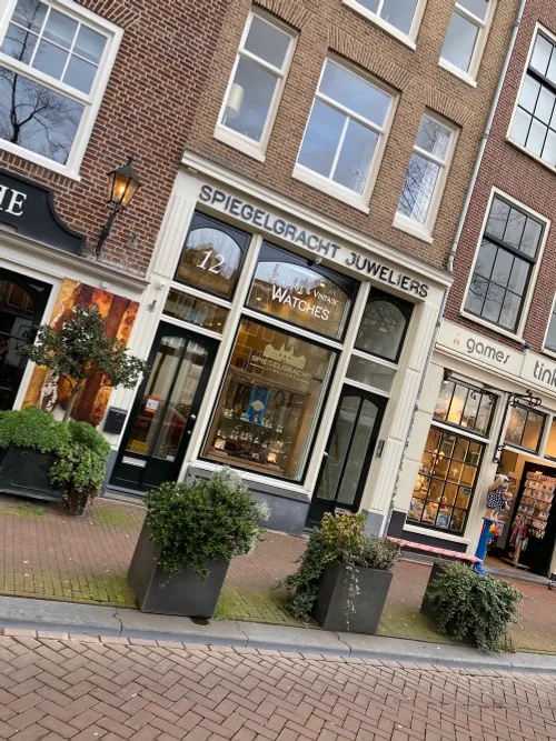 gfqqqszdsnuukzpc3riikq